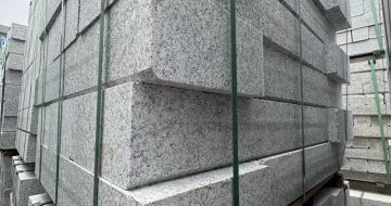 青岛芝麻白路牙石 马路牙子