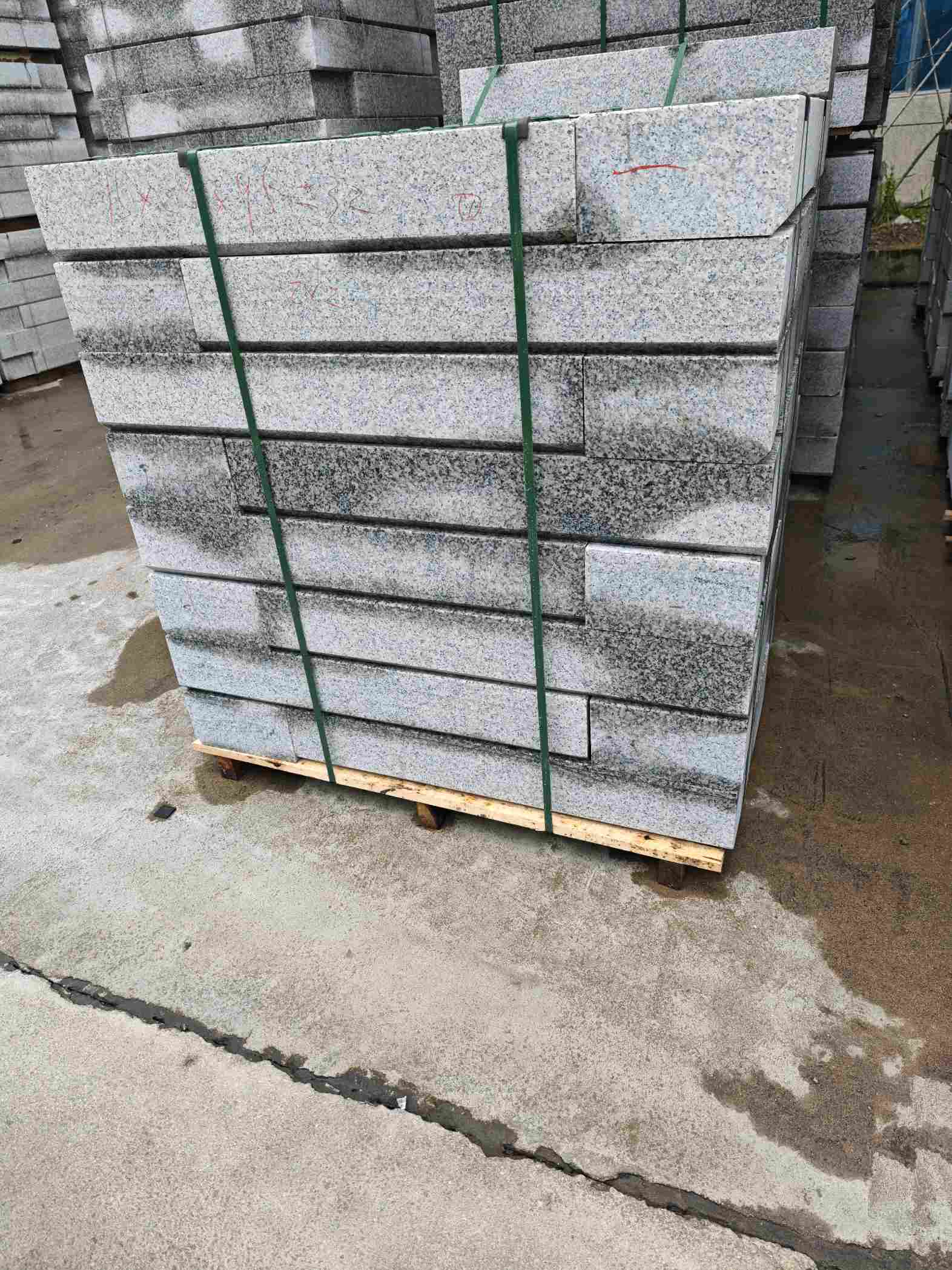 青岛芙蓉白路牙石，马路牙子