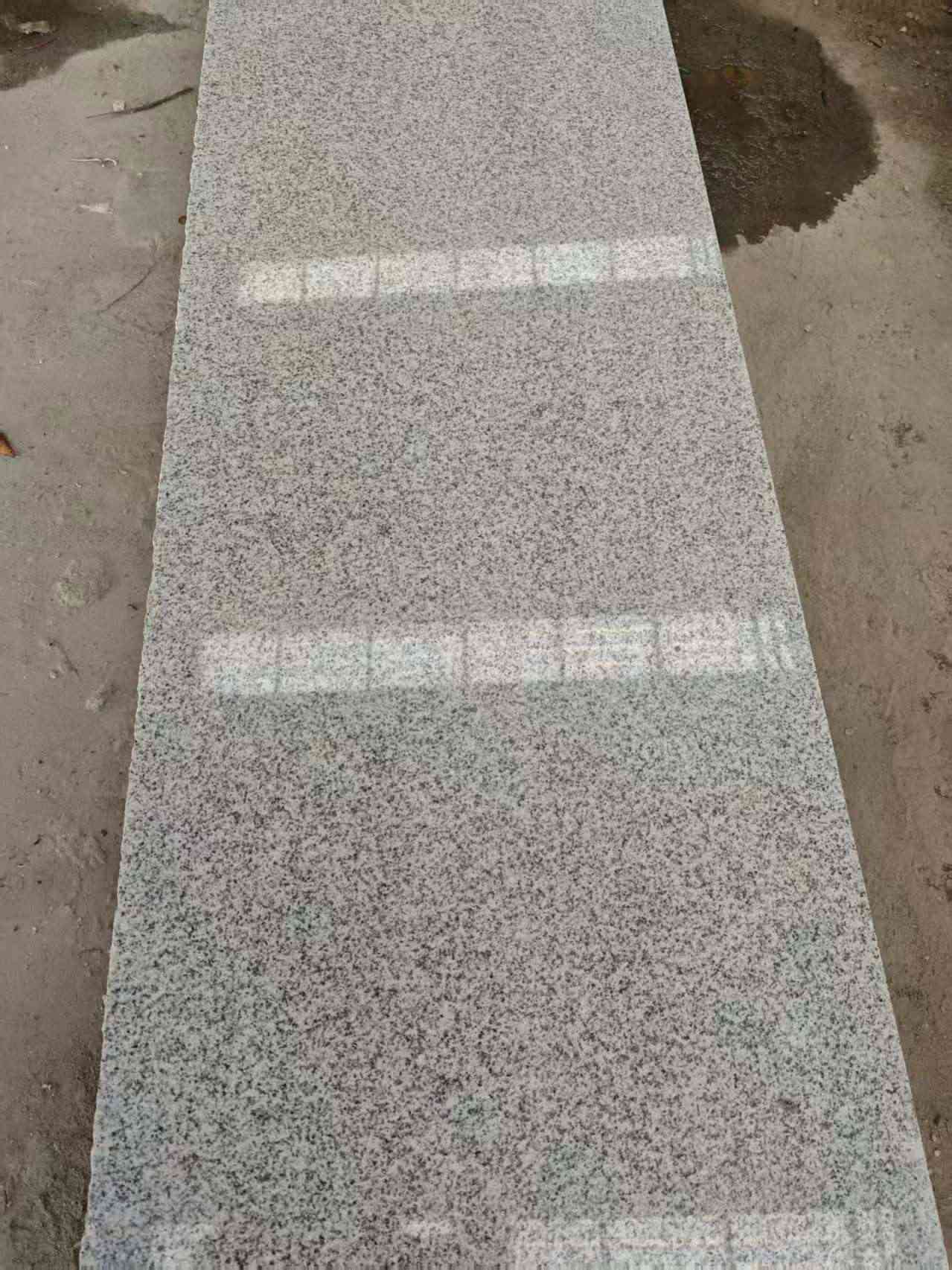 青岛芝麻白光面毛板