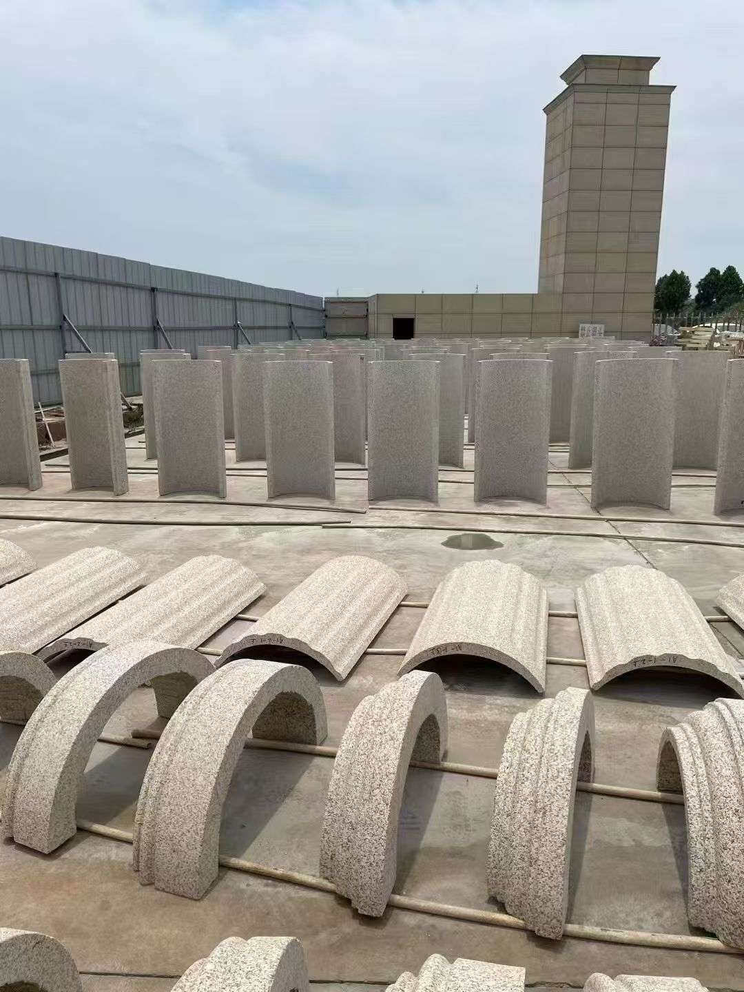 青岛黄金麻别墅柱皮 异形 线条定制